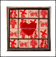 Wanddecoratie-delftsrood-met-hart-en-zilverkleurige-lijst