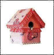 Vogelhuisje-medium-geruit-roze-stof-met-harten